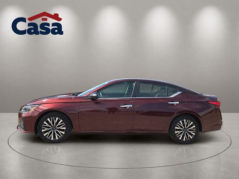 Used 2025 Nissan Altima 2.5 SV FWD image 3