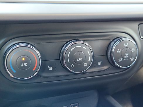 Used 2024 Chevrolet Trax RS w/ Driver Confidence Package image 22