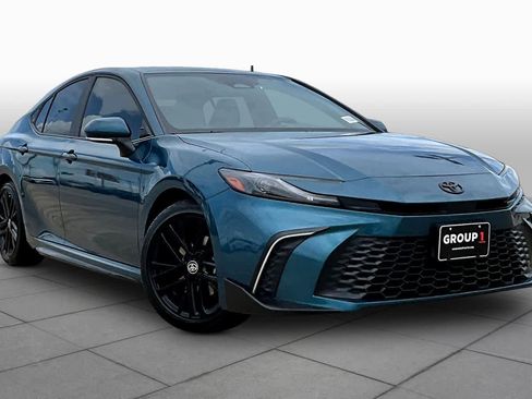 Used 2025 Toyota Camry SE w/ Multimedia Upgrade Package image 3