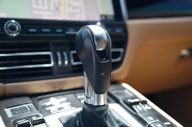 Used 2020 Porsche Macan AWD/4WD image 37