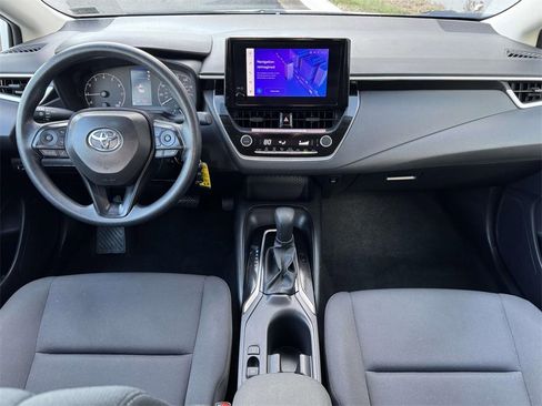 Used 2025 Toyota Corolla LE image 2