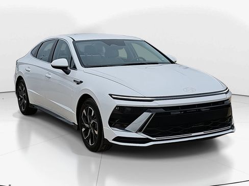 Used 2025 Hyundai Sonata SEL image 1