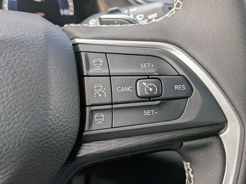 Certified 2025 Jeep Grand Cherokee Laredo X w/ Luxury Tech Group I AWD/4WD image 25