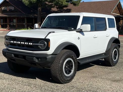New 2025 Ford Bronco Outer Banks w/ Sasquatch Package image 2