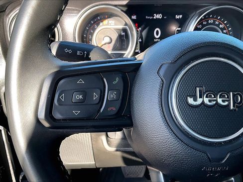 Used 2022 Jeep Gladiator Sport image 22