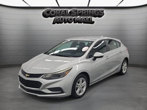 Used 2018 Chevrolet Cruze LT FWD image 3