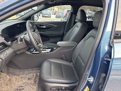 Used 2025 Buick Envista Sport Touring w/ Experience Buick Package image 13