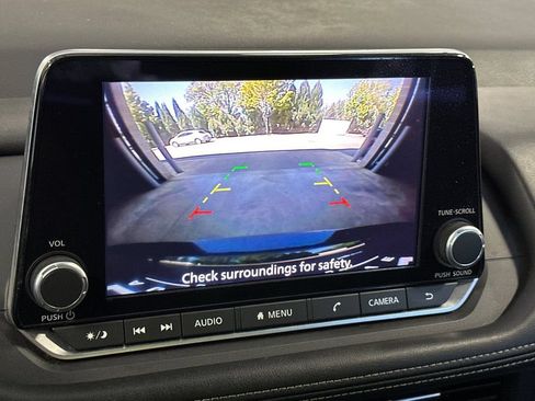 Used 2024 Nissan Rogue SV AWD/4WD image 19