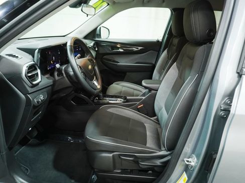 Used 2024 Chevrolet TrailBlazer LT w/ LT Cold Weather Package FWD image 9