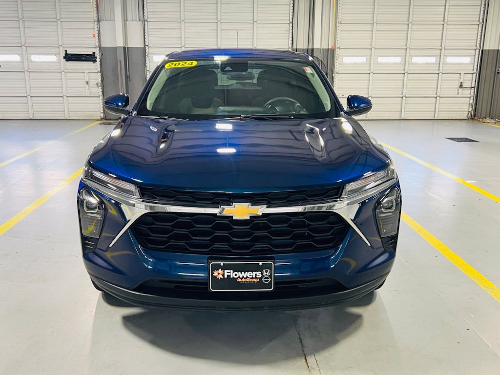 Used 2024 Chevrolet Trax LS w/ LS Convenience Package FWD image 12