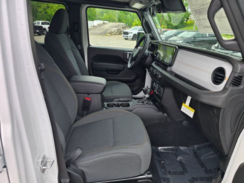 New 2025 Jeep Gladiator Sport image 25