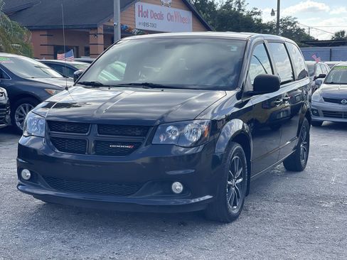 Used 2019 Dodge Grand Caravan SE image 3