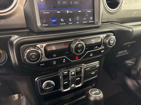 Used 2022 Jeep Wrangler Unlimited Sahara image 17