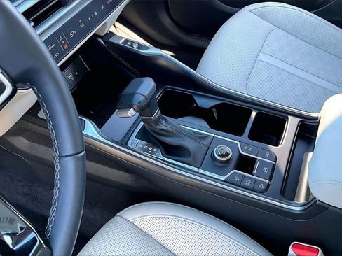 Certified 2025 Kia Sorento EX w/ Panoramic Sunroof Package image 14