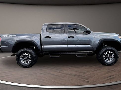 Used 2021 Toyota Tacoma TRD Off-Road w/ Technology Package AWD/4WD image 10