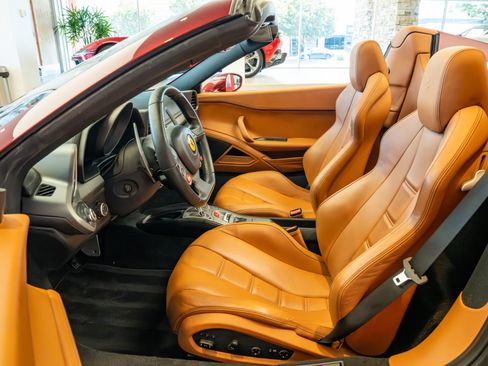 Used 2013 Ferrari 458 Spider RWD image 10