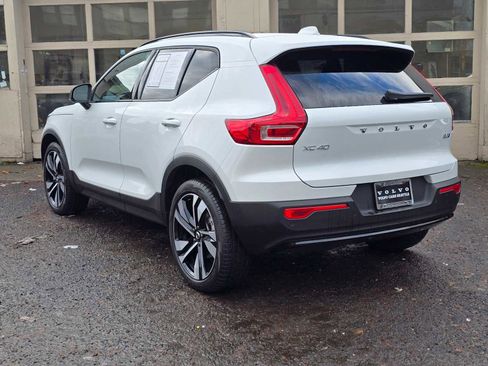 Certified 2024 Volvo XC40 B5 Ultimate w/ Climate Package image 6