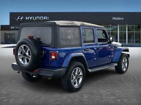 Used 2019 Jeep Wrangler Unlimited Sahara image 4