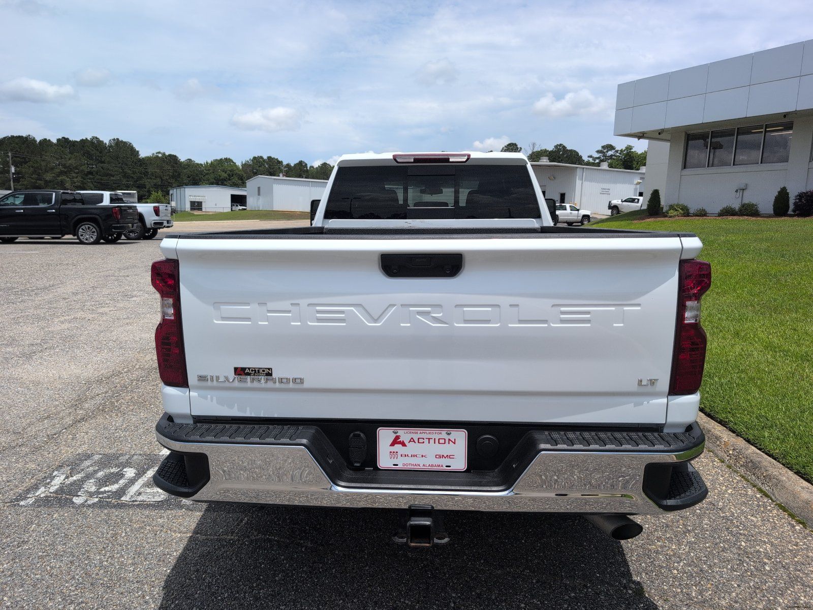Used 2025 Chevrolet Silverado 2500 LT w/ Convenience Package AWD/4WD image 3