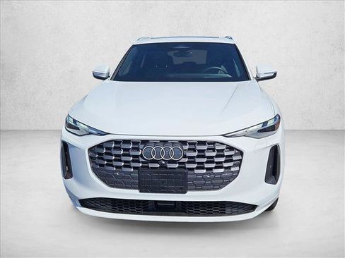 Used 2025 Audi Q5 Premium w/ Convenience Package image 2