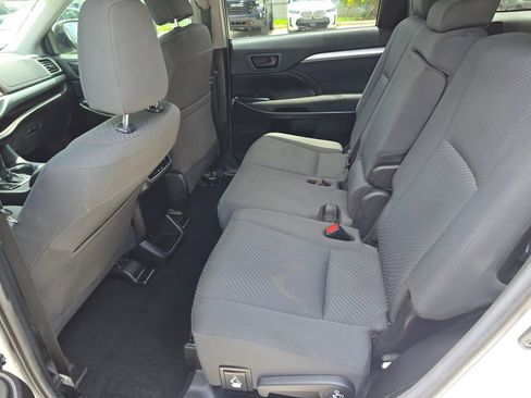 Used 2019 Toyota Highlander LE AWD/4WD image 28