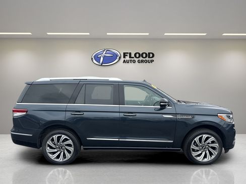 Certified 2024 Lincoln Navigator Reserve AWD/4WD image 4