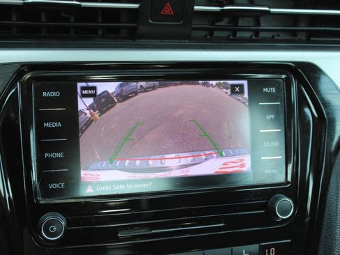 Used 2021 Volkswagen Passat 2.0T SE image 22