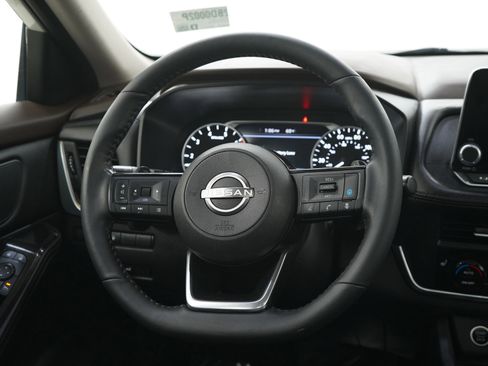 Used 2023 Nissan Rogue SV w/ SV Premium B Package image 17