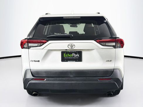 Used 2019 Toyota RAV4 XLE w/ Convenience Package FWD image 7