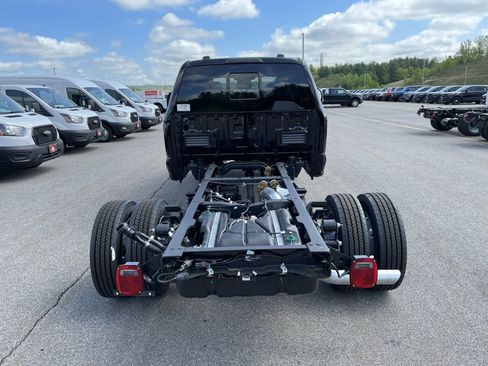 New 2025 Ford F550 2WD Crew Cab image 4
