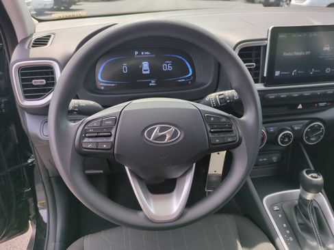 Used 2026 Hyundai Venue SE FWD image 18