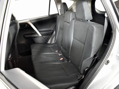 Used 2016 Toyota RAV4 LE image 18