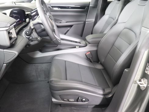 Used 2025 Porsche Macan Electric image 5