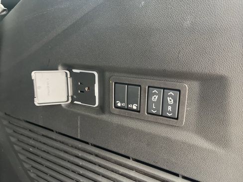 Certified 2025 Chevrolet Tahoe Premier image 14