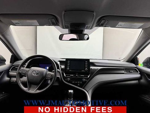 Used 2023 Toyota Camry SE image 11