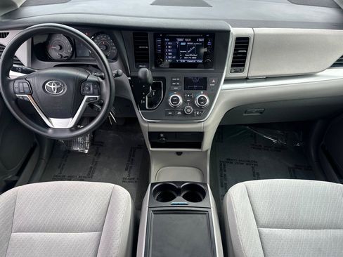 Certified 2016 Toyota Sienna LE image 13