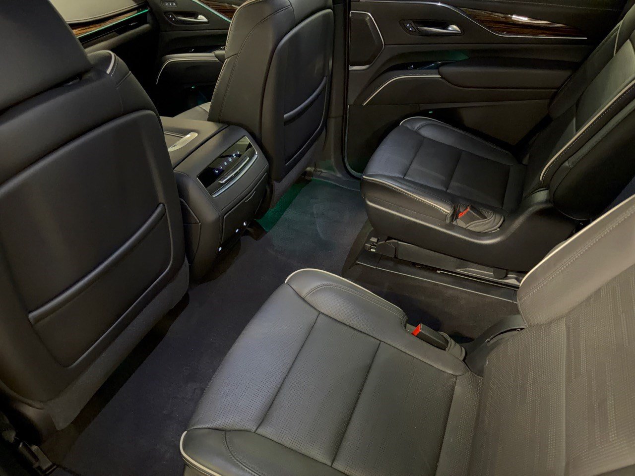 Certified 2023 Cadillac Escalade Premium Luxury w/ Performance Package AWD/4WD image 25
