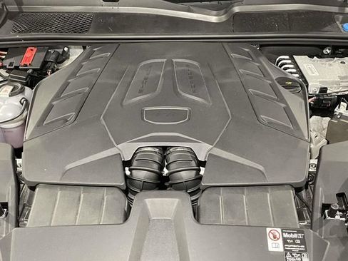 Certified 2025 Porsche Cayenne GTS AWD/4WD image 17