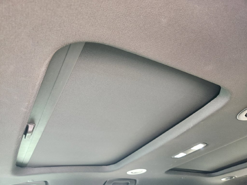 Used 2023 Chevrolet Traverse Premier FWD image 25