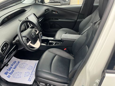 Used 2017 Toyota Prius Prime Premium image 11