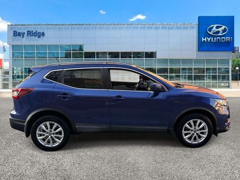 Used 2020 Nissan Rogue Sport SV w/ All-Weather Package AWD/4WD image 2