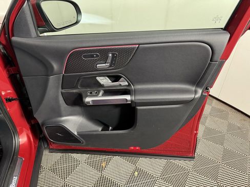 Certified 2025 Mercedes-Benz GLB 250 4MATIC image 13