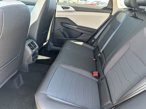 New 2026 Volkswagen Taos SE FWD image 22
