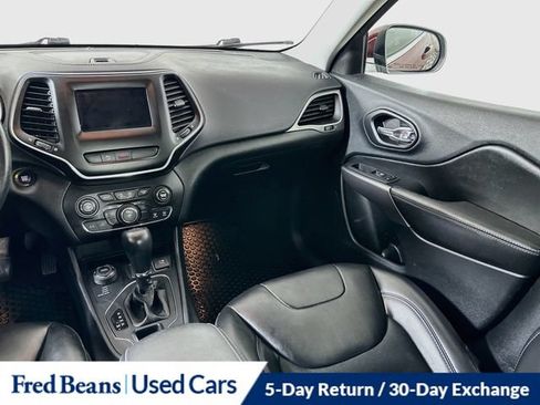 Used 2019 Jeep Cherokee Latitude Plus w/ Cold Weather Group AWD/4WD image 29