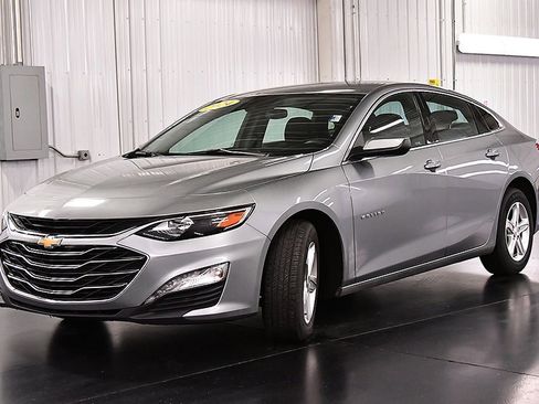 Used 2024 Chevrolet Malibu LT image 3