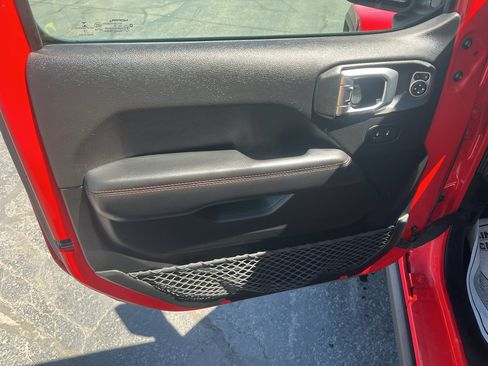 Used 2020 Jeep Gladiator Rubicon w/ Dual Top Group AWD/4WD image 11