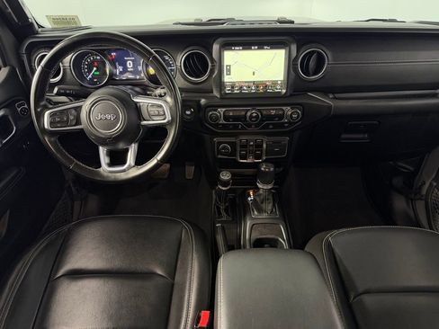Used 2022 Jeep Wrangler Unlimited Sahara AWD/4WD image 13