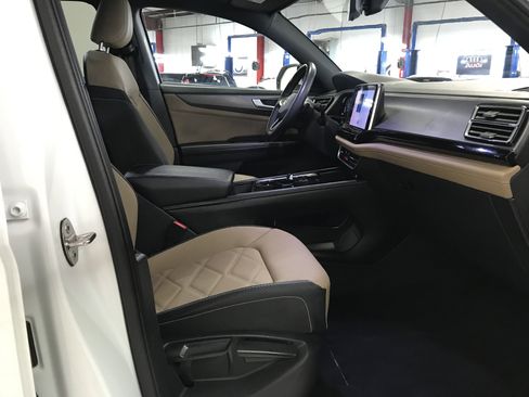 Used 2024 Volkswagen Atlas Cross Sport SE image 13