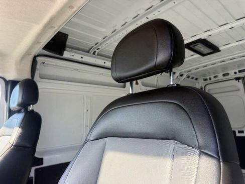 Used 2024 RAM ProMaster 2500 w/ Convenience Group FWD image 9