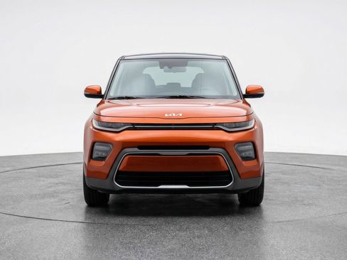 Used 2025 Kia Soul LX w/ LX Technology Package image 2